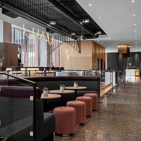 Renaissance Milwaukee West Hotel Wauwatosa Exterior photo