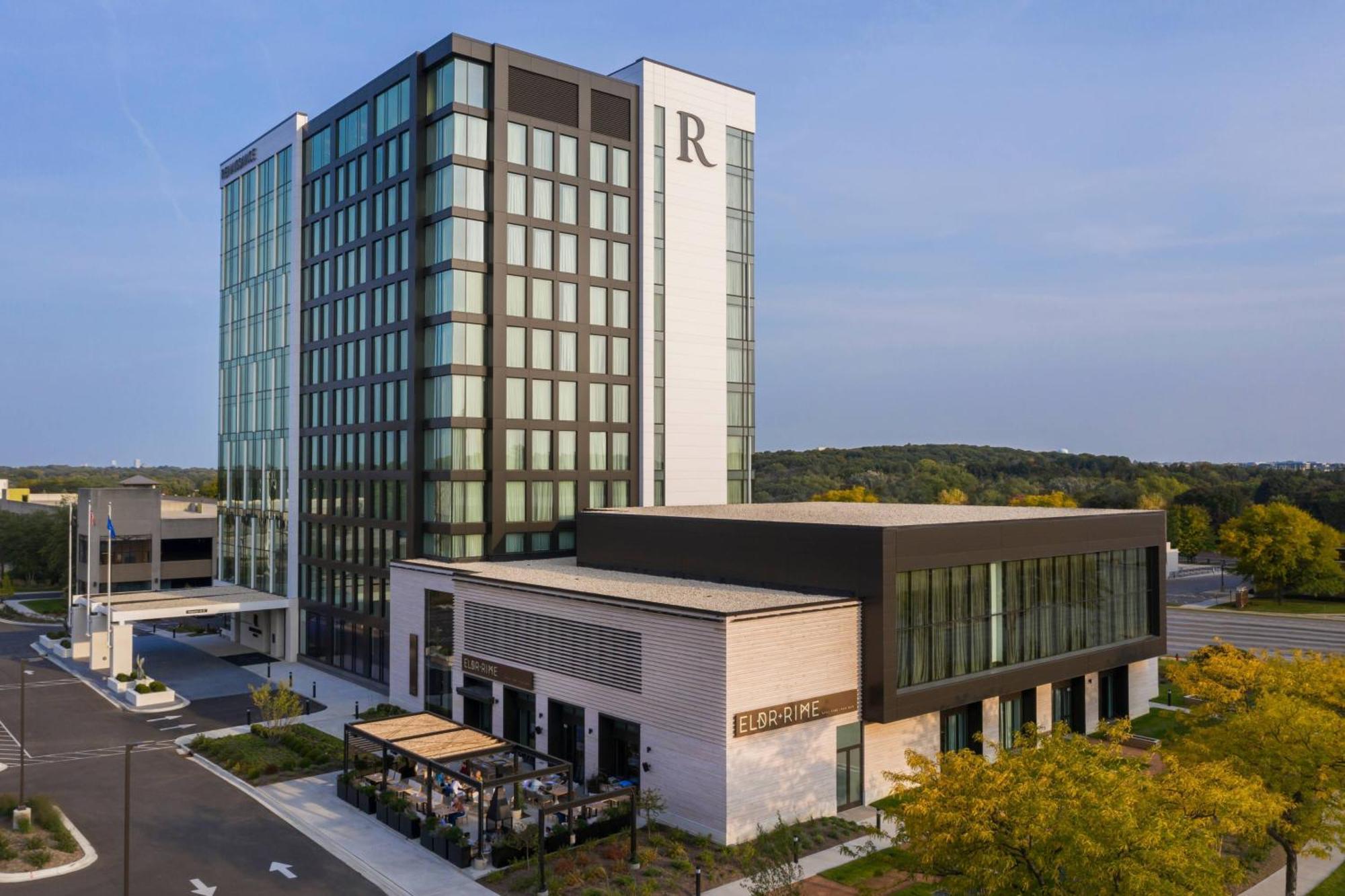 Renaissance Milwaukee West Hotel Wauwatosa Exterior photo